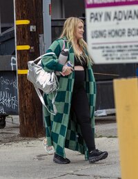 hilary-duff-out-in-los-angeles-01-24-2024-5.jpg