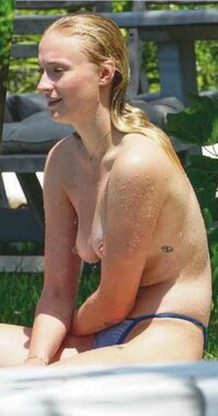 Sophie-Turner-Nude-TheFappeningBlog.com-3.jpg