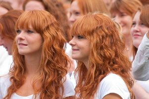 the-redhead-festival-in-ireland-v0-slo1iefy8yw91.jpg