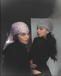 deva-with-friend-v0-6gaa4rm4jred1.jpeg