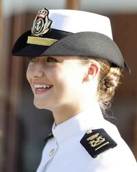 navy-girl-v0-fefk6kk05qld1.jpeg