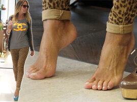 guendalina-canessa-piedi-05.jpg