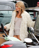 Kate-Moss---filming-a-commercial-in-London--04.jpg