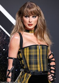 89607169-13844011-Taylor_opted_for_an_edgier_look_wearing_a_plaid_outfit_by_Dior-a-1_172616023...jpg