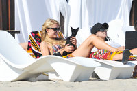 Paris_Hilton_Bikini_Candids_on_the_Beach_in_Malibu_July_6_2013_27.jpg