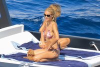 66191_Michelle_Hunziker_Bikini_Candids_on_Vacation_on_the_Island_of_Elba_August_16_2012_22_122_4.jpg
