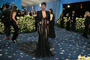 HALLE BERRY8.webp