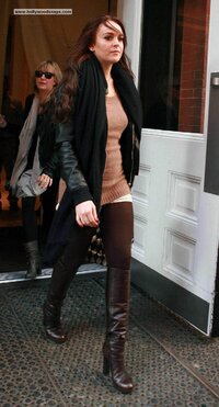 40540_lindsaylohan7hollywoodsnaps_com06_122_718lo.jpg