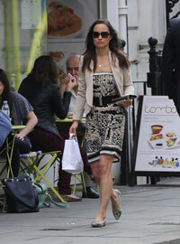 Pippa-Middleton-Out-and-About-in-South-Kensington-2.jpg