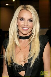 britney-spears-iheartradio-festival-presenter-for-miley-cyrus-04.jpg