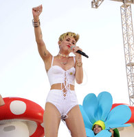 Miley-Cyrus-at-2013-iHeartRadio-17.jpg