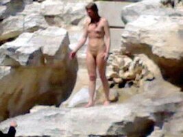 roberta  milanese insegnante di musica nuda fa un bagno nella fontana di trevi(1).jpg