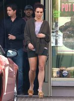 Britney Spears - Out for lunch in Agoura Hills  012.jpg