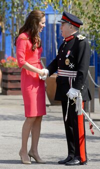 kate-middleton-visits-an-m-pact-plus-counselling-programme-in-london-july-2014_8.jpg