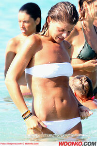 alessandra-amoroso-bikini-salento-2013-1.jpg