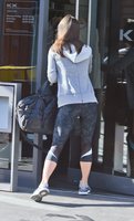 pippa-middleton-arrives-at-a-gym-in-london-04-28-2015_15.jpg