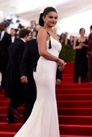 selena_gomez_china_through_the_looking_glass_costume_institute_benefit_gala_met_gala_A1YhD2Kl.si.jpg