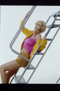 Tori_Spelling_10.jpg