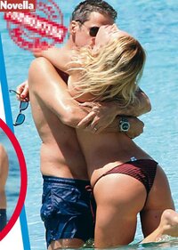 865610314_tduid300003_AlessiaMarcuzziinBikiniPaparazzataaFormemtera_Giugno2015_FV_01_122_1028lo.jpg