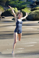 taylor-swift-in-a-blue-swimsuit-on-a-beach-in-hawaii-012115-1.jpg