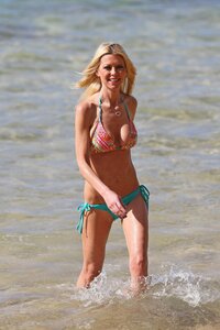 tara reid in bikini 20.jpg