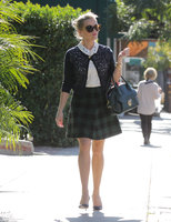 reese-witherspoon-out-amp-about-in-santa-monica-december-8-35-pics-3.jpg