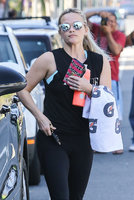 reese-witherspoon-out-amp-about-in-yoga-pants-in-la-2202016.jpg