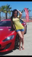 Bianka_Nascimento_posing_on_her_car.jpg