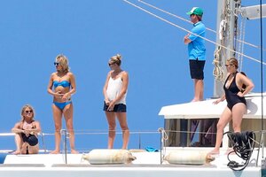 Kate-Hudson-in-Blue-Bikini-2016--04.jpg