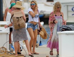 Kate-Hudson-in-Blue-Bikini-2016--10.jpg
