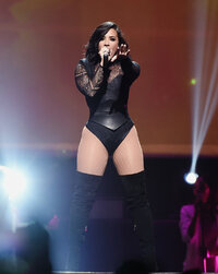 Demi_Lovato_Demi_Lovato_Nick_Jonas_Concert_ENUu39gK1aox.jpg