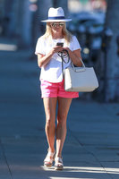 reese-witherspoon-out-amp-about-in-beverly-hills-july-13-24-pics-5.jpg
