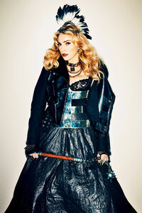 20140104-pictures-madonna-harpers-bazaar-turkey-scans-07.jpg