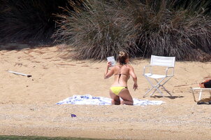 kate-hudson-bikini-candids-in-skiathos-island-july-24-32-pics-17.jpg