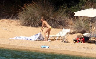 kate-hudson-bikini-candids-in-skiathos-island-july-24-32-pics-20.jpg