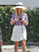 reese-witherspoon-shopping-in-beverly-hills-august-1-46-pics-42.jpg