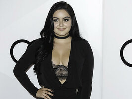 ariel_winter_lacy_bra_for_audi_party_03-2e0d6fe9_web.jpg