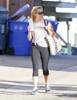 Reese-Witherspoon-in-Black-Tights--04.jpg