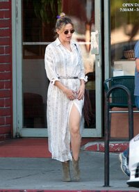 Kate-Hudson-in-Long-Dress--16.jpg