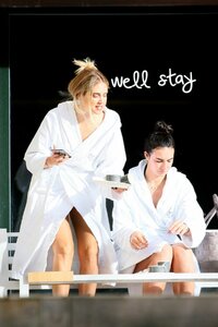 choara-ferragni-in-bikini-at-a-terme-in-rome-12-09-2016_4.jpg