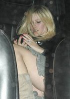 Upskirt - Avril Lavigne 01.jpg