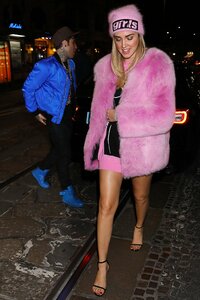 Chiara-Ferragni--Moschino-FW2017-Men-show-during-Fashion-week--08.jpg