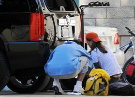 32322_eliza_dushku_working_on_her_car_in_la-2_122_486lo.jpg