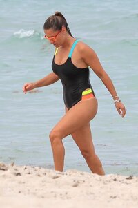 47647429_hqcelebcorner-12.jpg