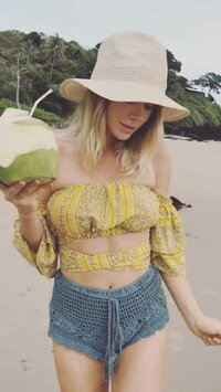 CelebsFlash.com_SJU_Nude_Priv_IG_082017__100_.jpg