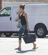 53465153_hqcelebcorner-2.jpg