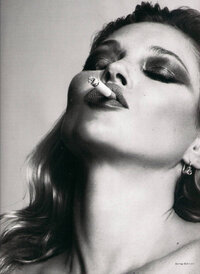 big_KateMossCompletamenteNudaLoveUKSpring2010Shoot_04.jpg