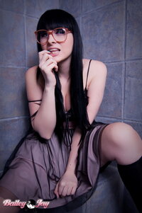 glamorous-bailey-jay-posing-in-a-sexy-dress7.jpg