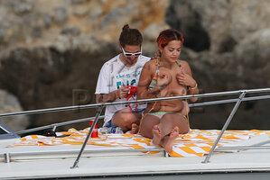 Rita-Ora-Topless-TheFappeningBlog.com-27.jpg