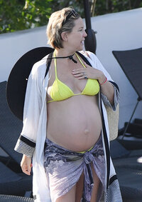 77239464_hqcelebcorner-24.jpg